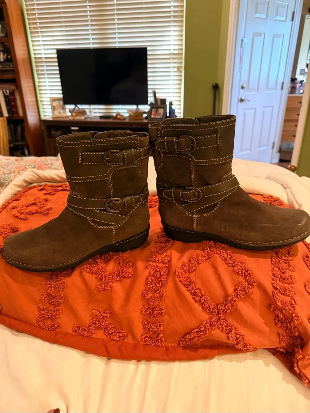 Clarks classic ankle